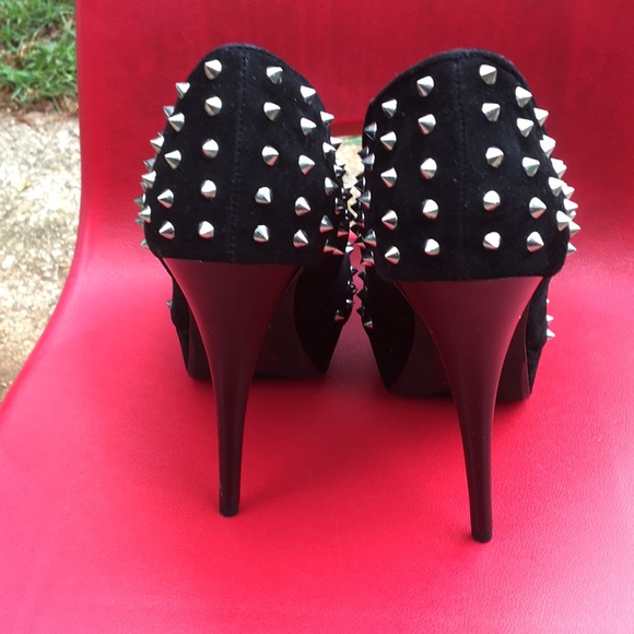 Black heels with spikes 51/2 in platform 1 in - Picture 3 of 5